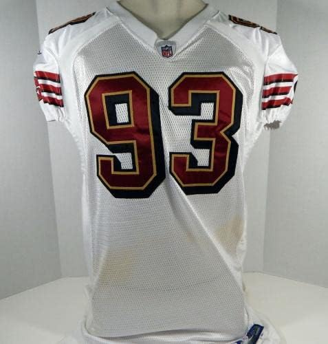 2008-ban a San Francisco 49ers Ronald Mezők 93 Játék Kiadott Fehér Jersey DP08191 - Aláíratlan NFL Játék Használt Mezek